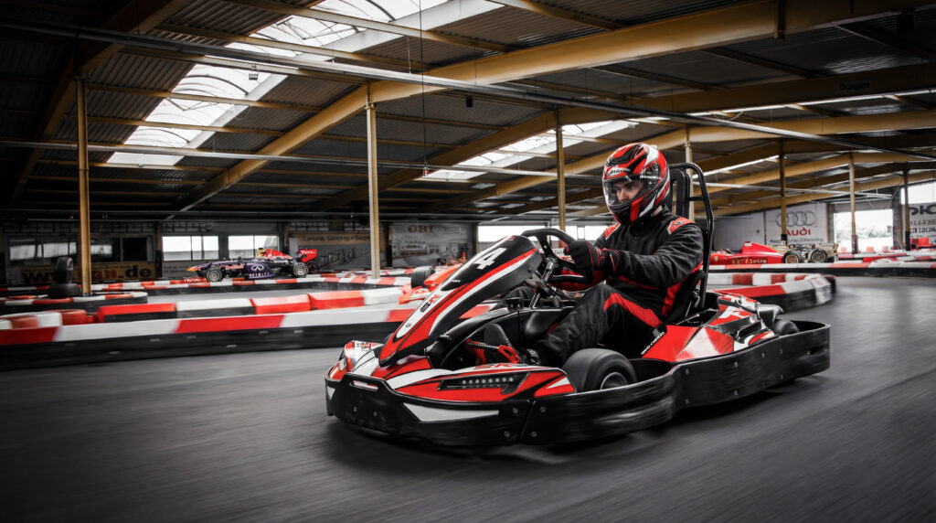 Go-Kart fahren auf der Indoor-Strecke in Gollhofen